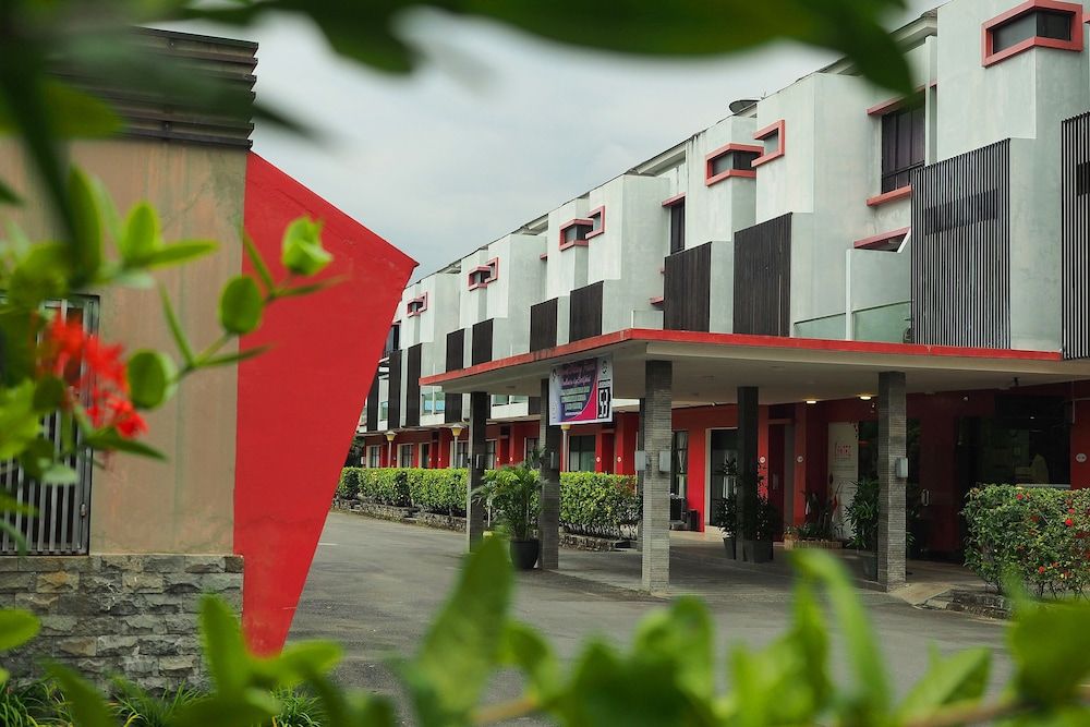 undefined The Centro Hotel & Residence by Orchardz 2