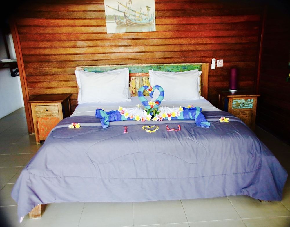 The Palms Ceningan Hotel Deluxe Bungalow, 1 King Bed, Partial Ocean View 6