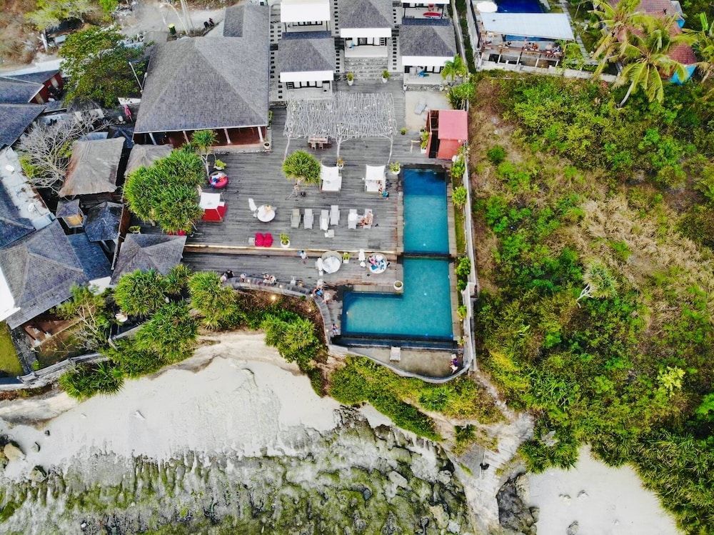 The Palms Ceningan Hotel Deluxe Bungalow, 1 King Bed, Partial Ocean View 10