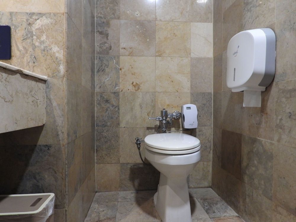 Maxwell Hotel Jakarta Deluxe Room 8