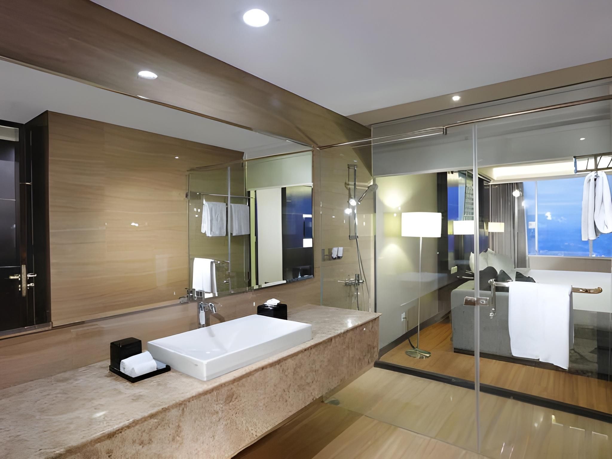 The Alana Hotel and Convention Center - Solo by Aston Deluxe Family 3