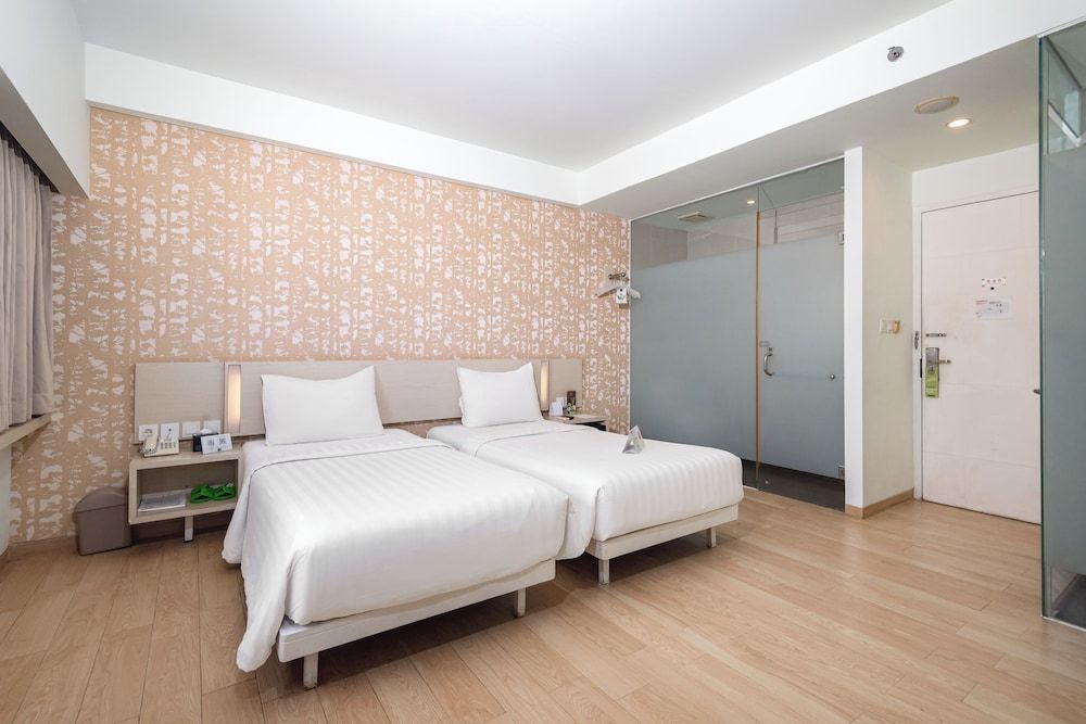Whiz Prime Hotel Sudirman Cilacap Deluxe Double Room 3