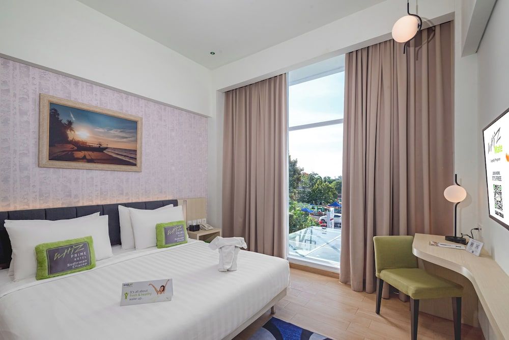 Whiz Prime Hotel Sudirman Cilacap Suite Room