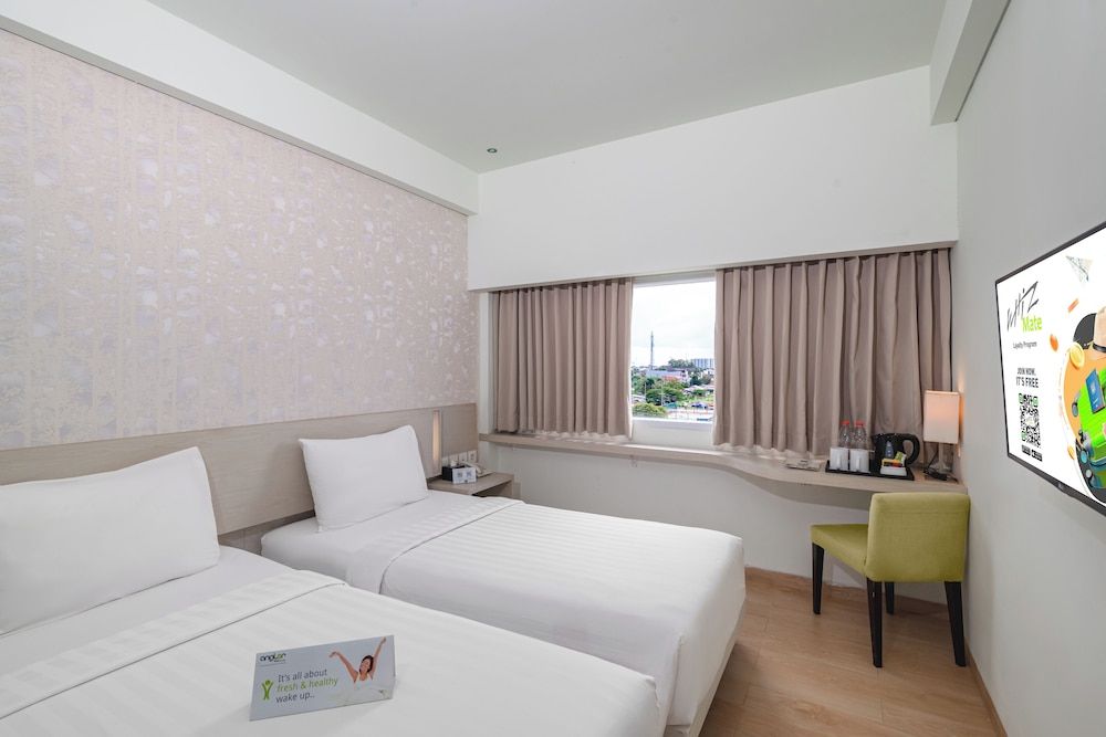 Whiz Prime Hotel Sudirman Cilacap Superior Twin Room 3