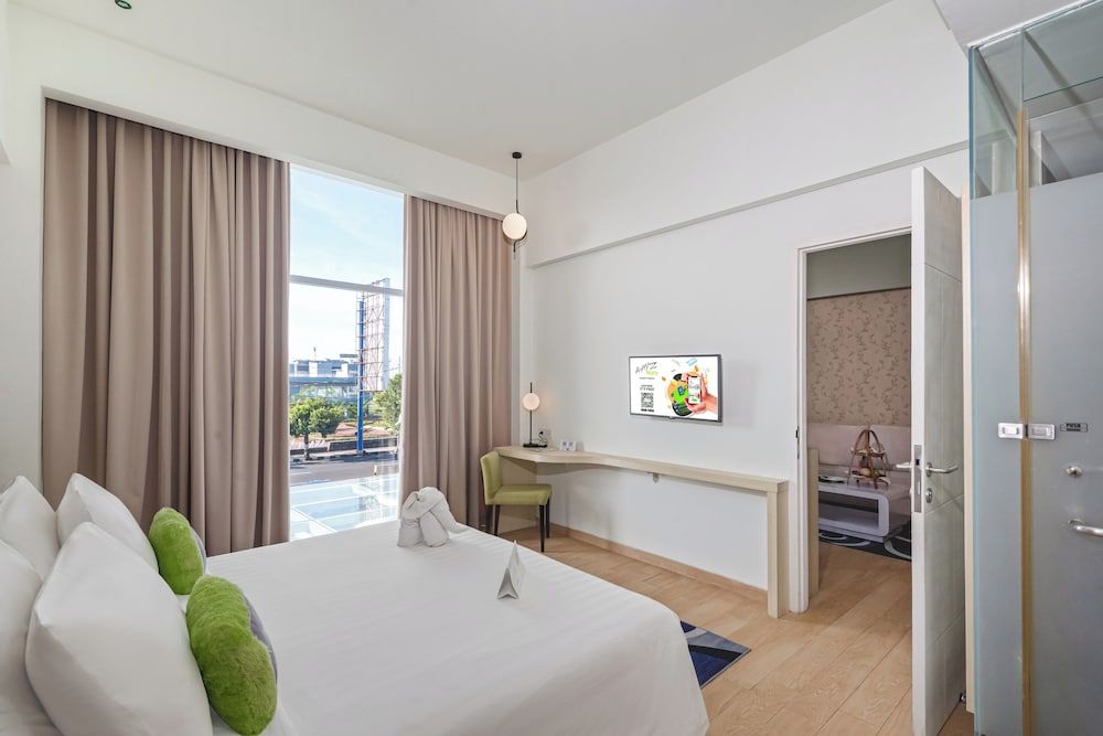 Whiz Prime Hotel Sudirman Cilacap Suite Room 3