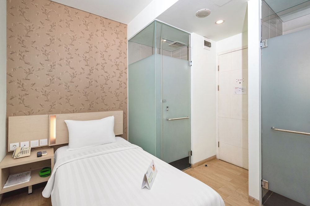 Whiz Prime Hotel Sudirman Cilacap Single Room 2