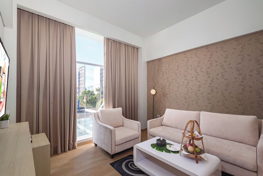 Whiz Prime Hotel Sudirman Cilacap Suite Room 7