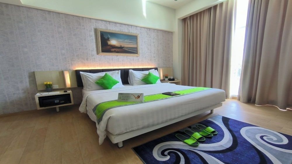 Whiz Prime Hotel Sudirman Cilacap Suite Room 4