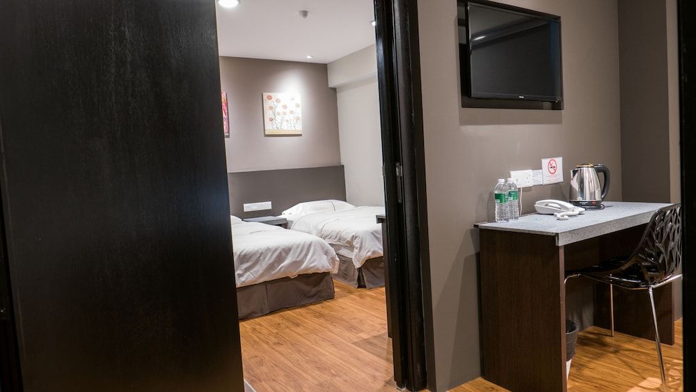 KL Guest Hotel Twin Room 7