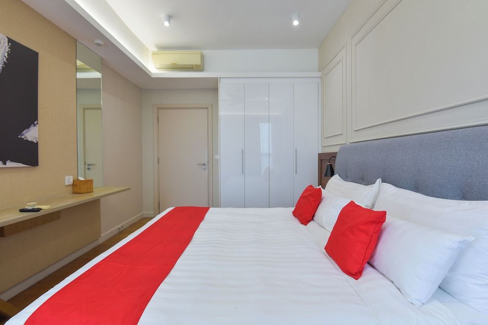 One Bedroom Suite Trendy