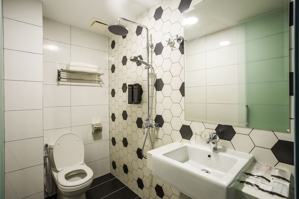 Manhattan Business Hotel TTDI Deluxe Queen No Window 4