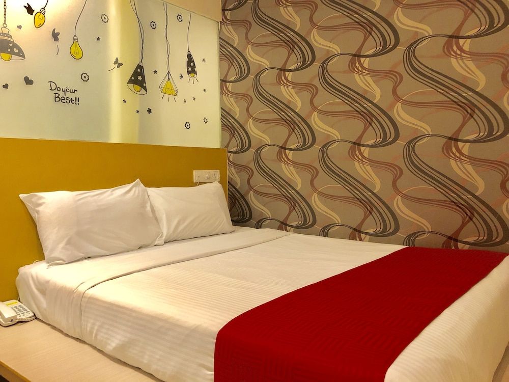 undefined 8 Days Boutique Hotel @ Mount Austin JB 5