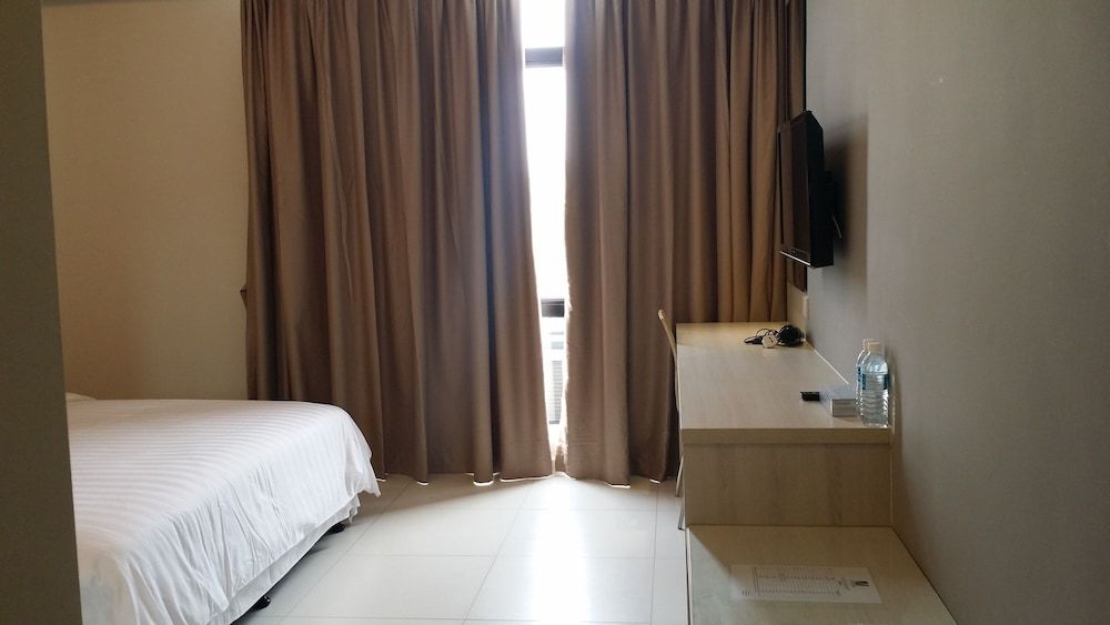 Aurora Hotel Superior King Room 15