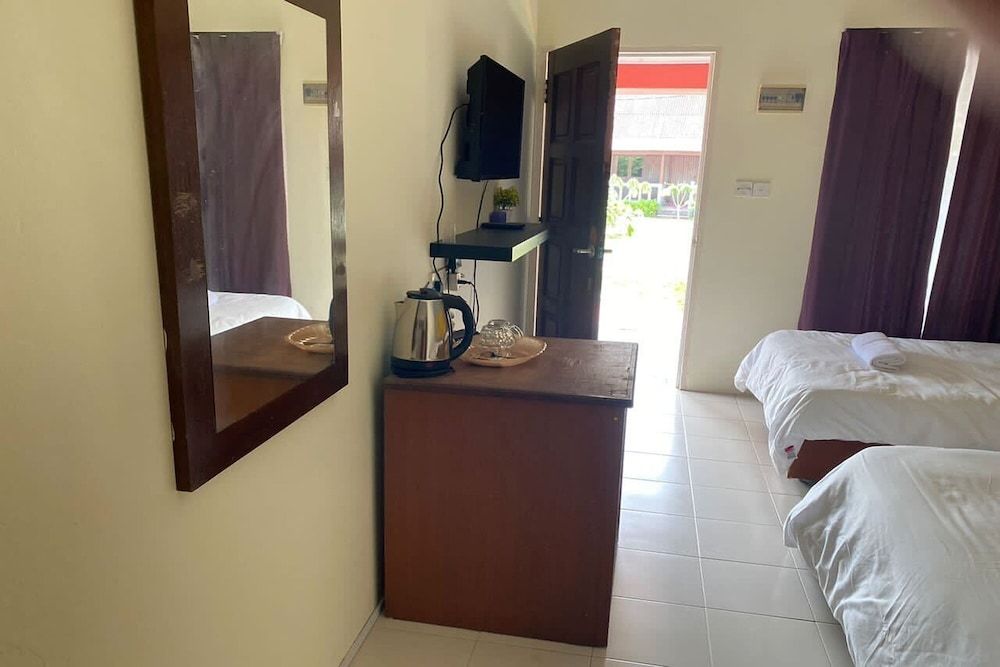 Corrie Chalet Pantai Cenang Langkawi Standard Triple Room 5