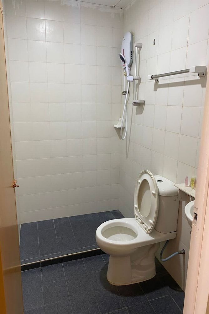 Corrie Chalet Pantai Cenang Langkawi Standard Triple Room 3