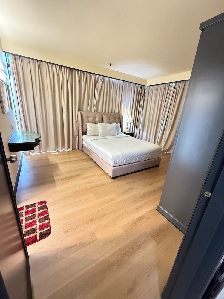 undefined Rainbow Suites at Times Square 9