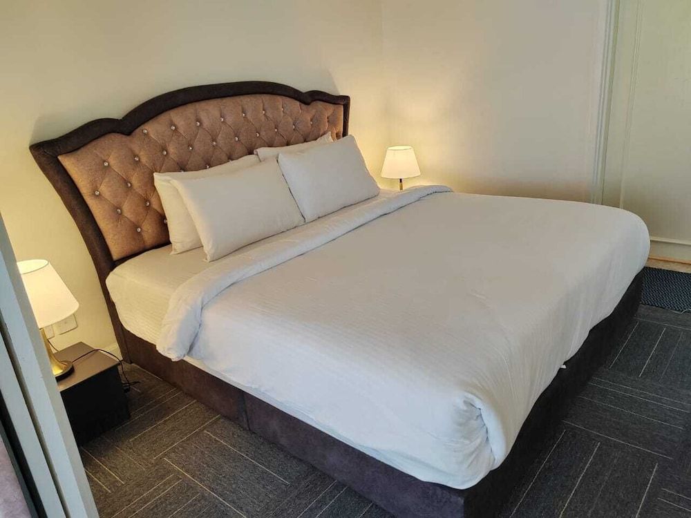 undefined Rainbow Suites at Times Square 4