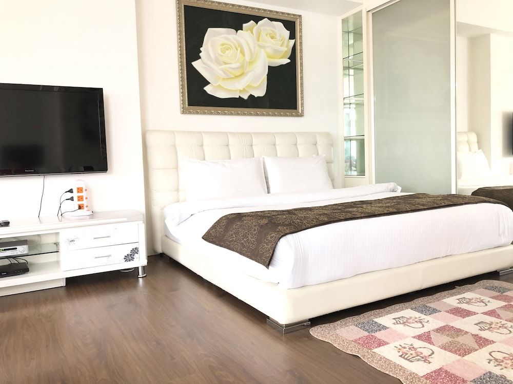 undefined Rainbow Suites at Times Square 5