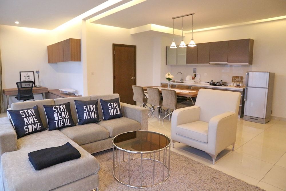 Deluxe Double Room, 2 Bedrooms, Kitchen, City View