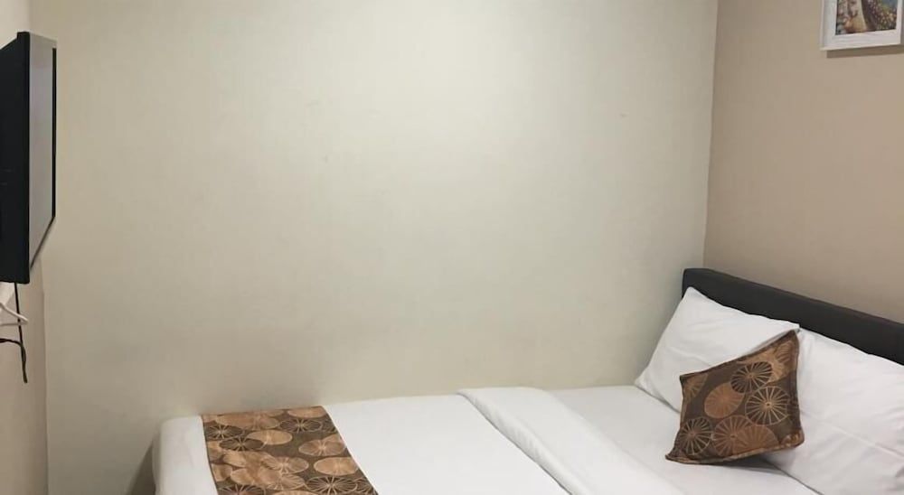 Soho Hotel Semenyih Standard Queen Room, No Windows 4