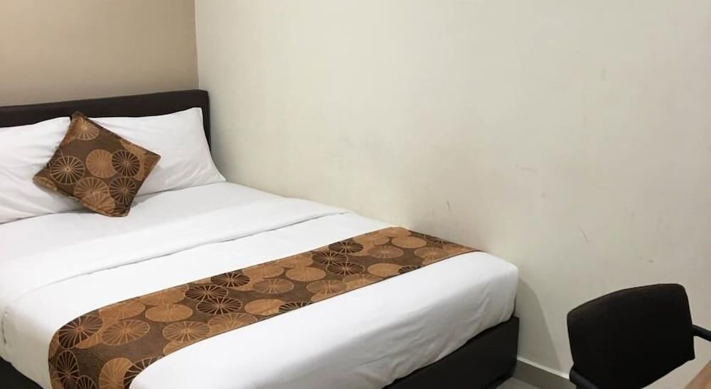 Soho Hotel Semenyih Standard Queen Room, No Windows 3