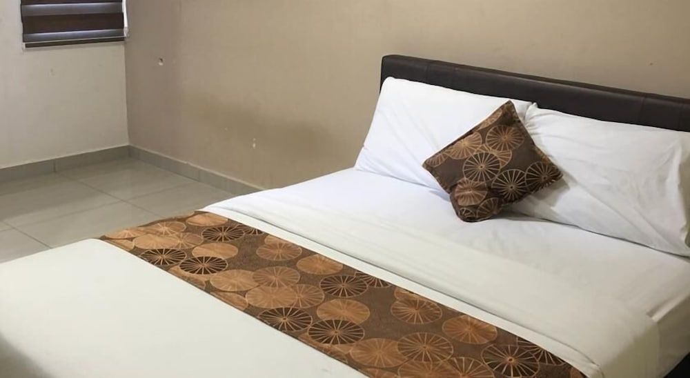 Soho Hotel Semenyih Standard Queen Room, No Windows 2