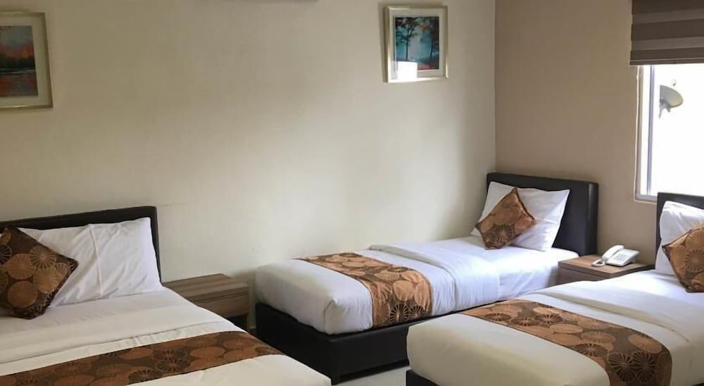 Soho Hotel Semenyih Quadruple Room