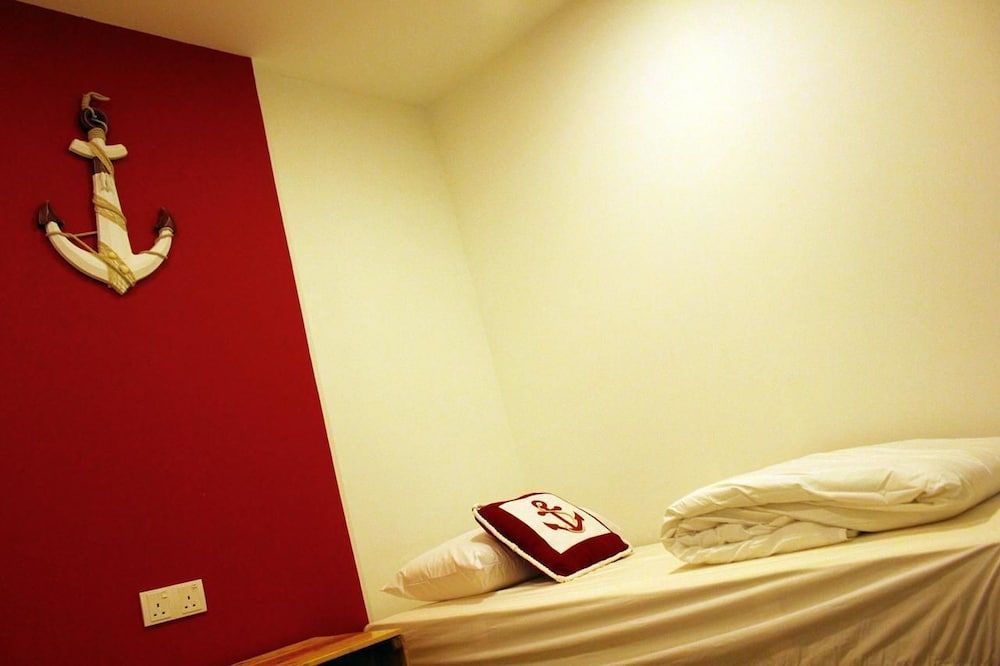 Roof Talk Theme Hostel Private Single Bed With Shared Bathroom