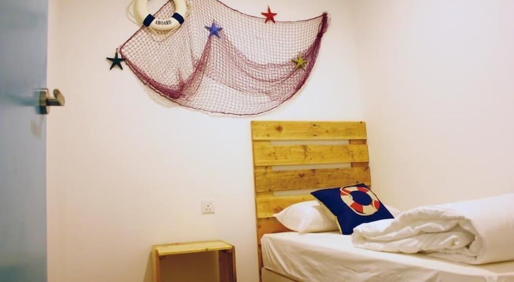 Roof Talk Theme Hostel Private Single Bed With Shared Bathroom 4