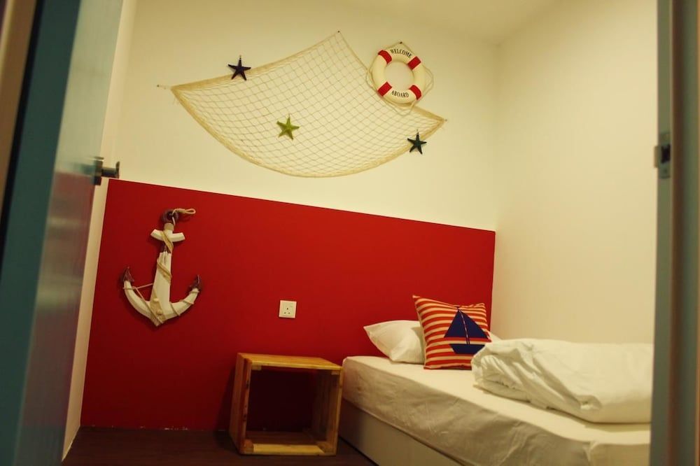 Roof Talk Theme Hostel Private Single Bed With Shared Bathroom 2