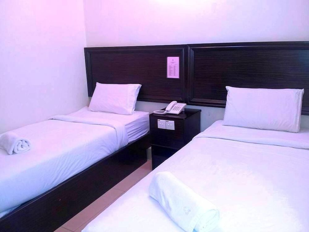 Hotel Bintang Indah Standard Twin Room 3