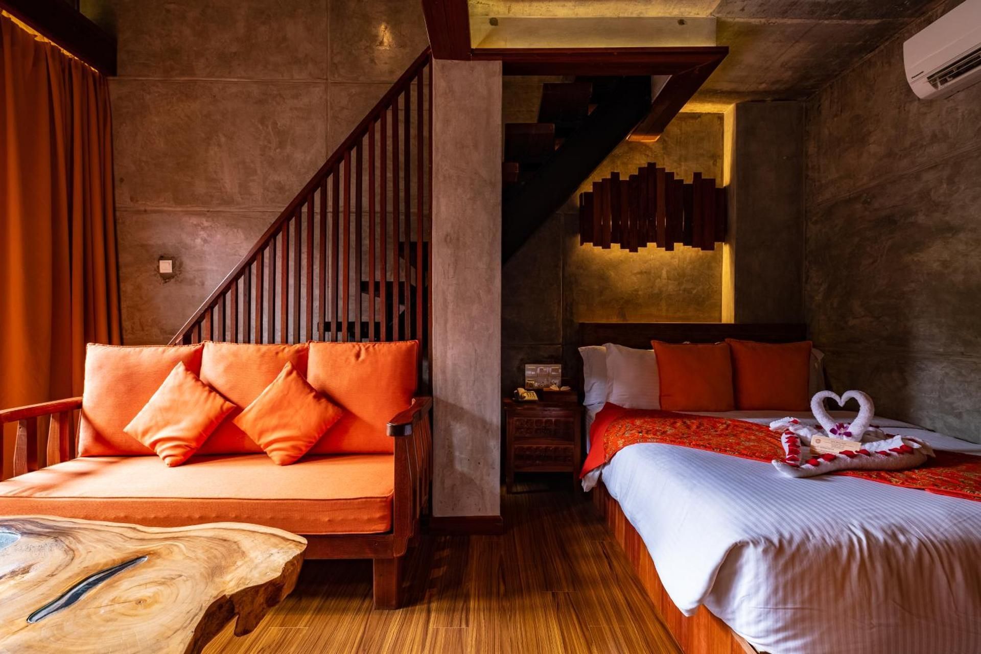 Spa package - Family Room with Bathtub