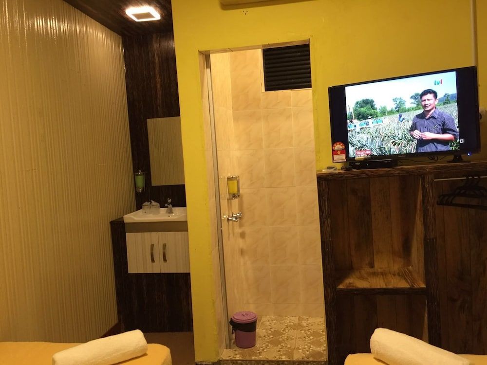 Kembara Resort Standard Twin Room 5