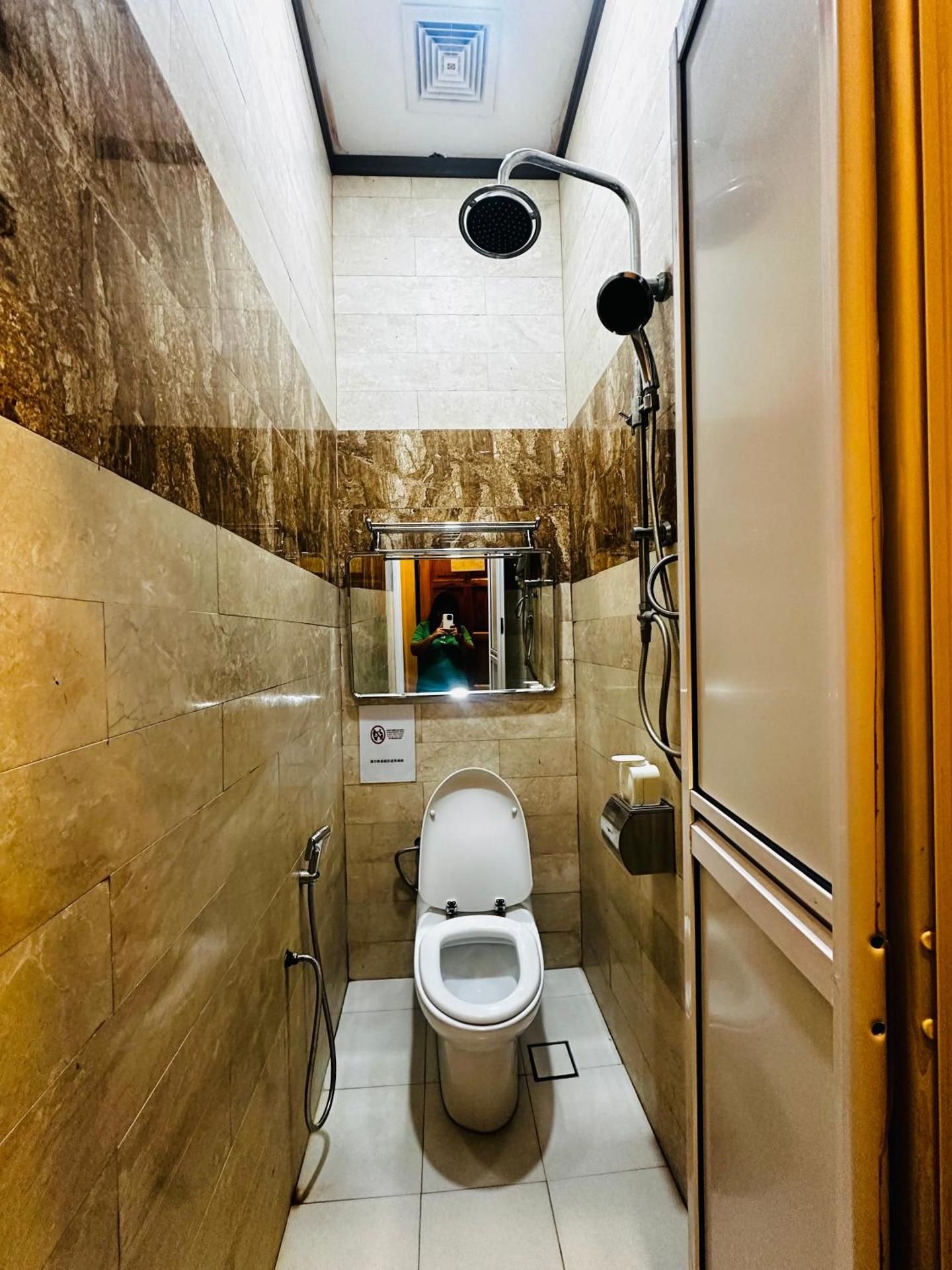 Kembara Resort Deluxe King Room 3