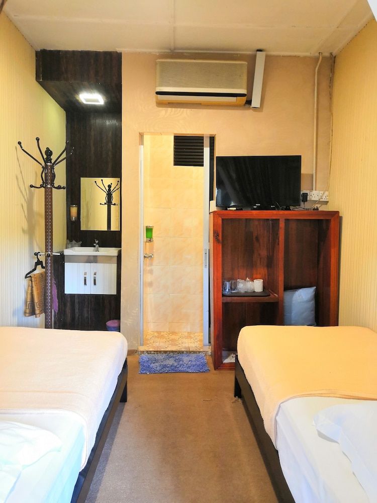 Kembara Resort Standard Twin Room