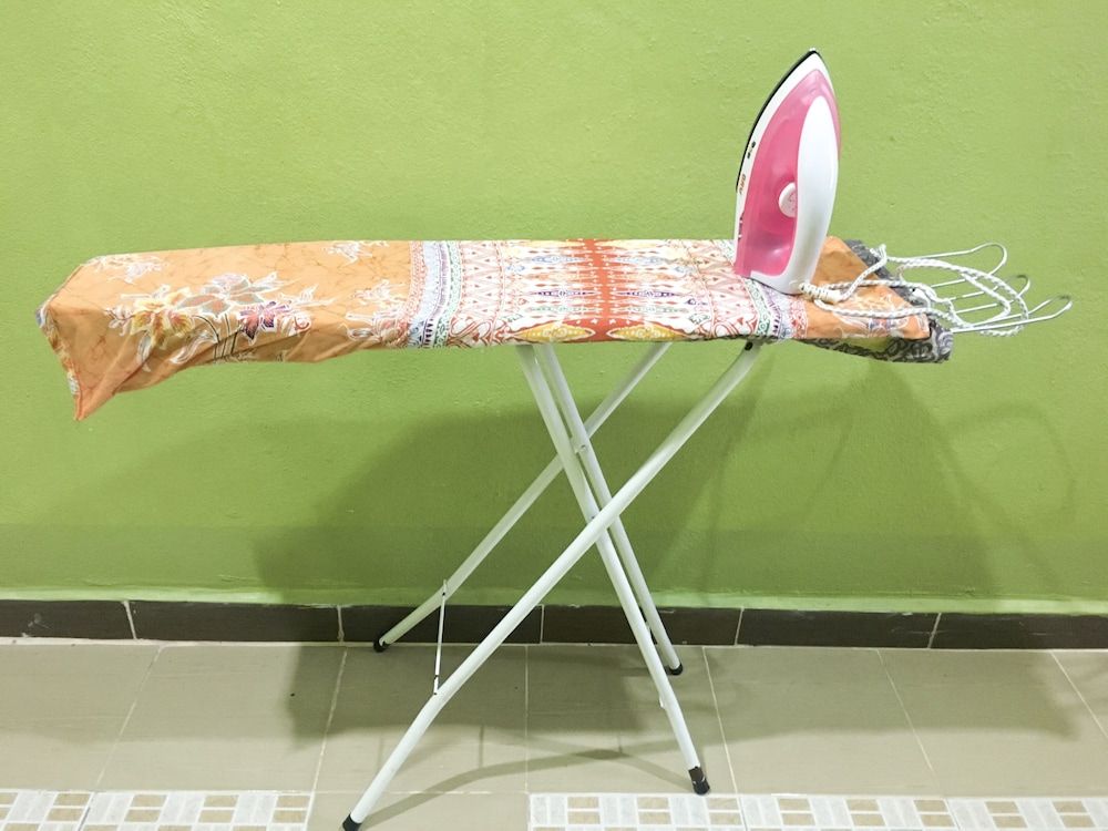 Iron/Ironing Board