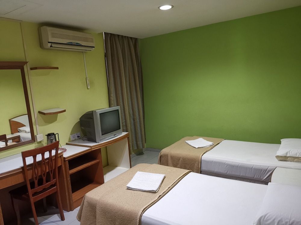 Hotel Inderapura Deluxe Room 2