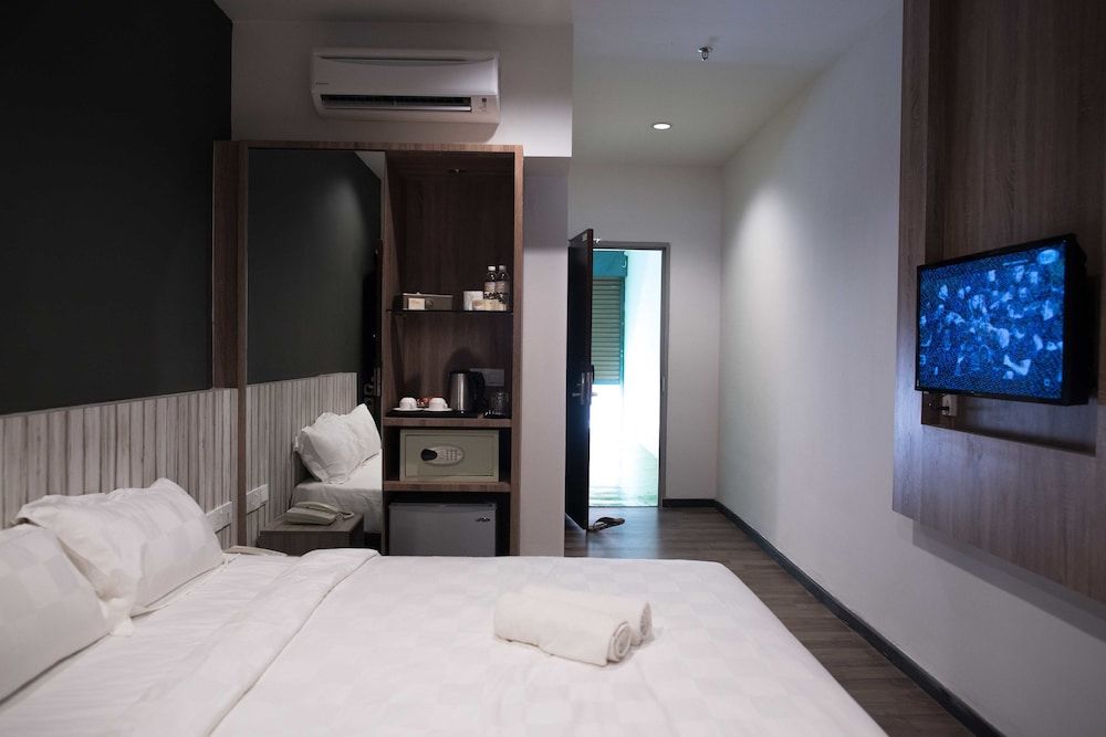 Mornington Hotel Soon Choon Standard Queen Room 4