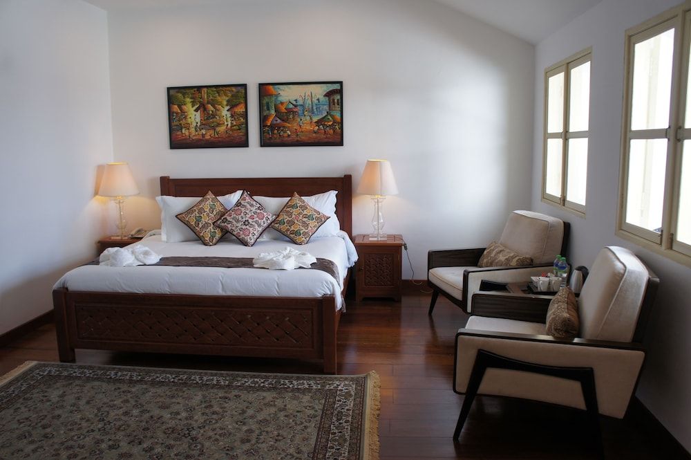 Heeren Palm Suites Junior Deluxe Suite 4