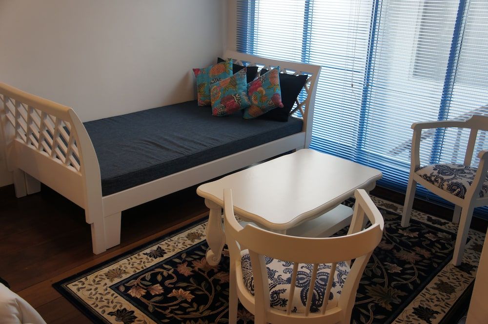 Heeren Palm Suites Junior Deluxe Suite 3