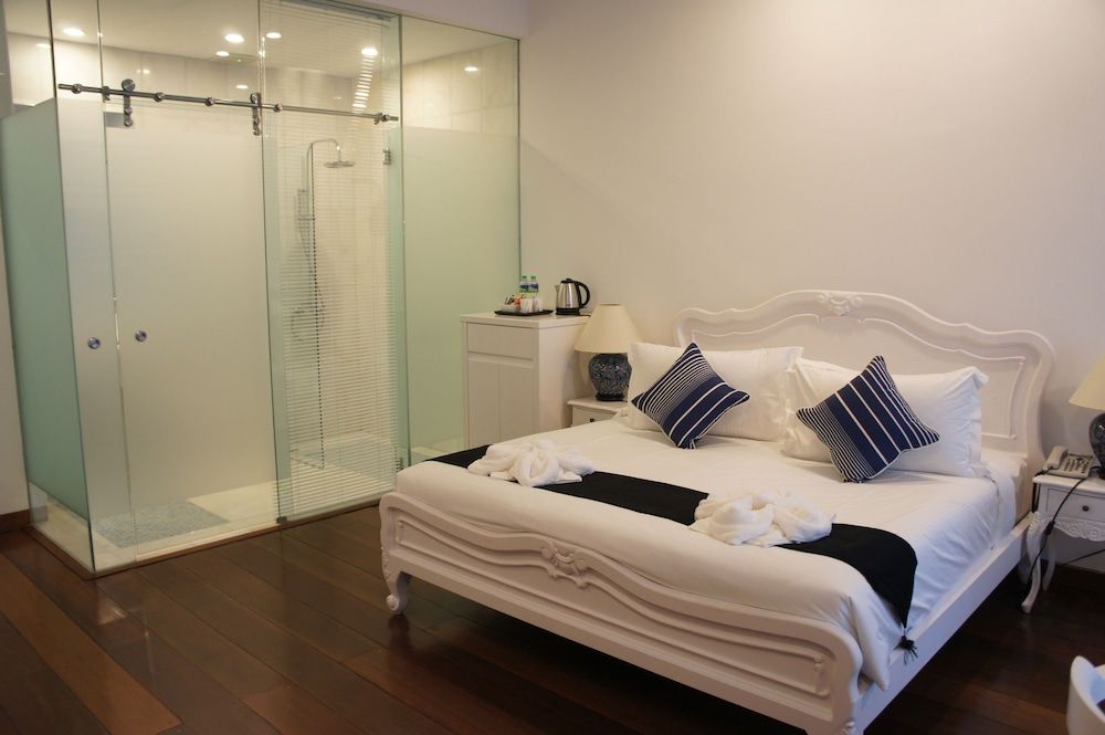 Heeren Palm Suites Junior Deluxe Suite 2