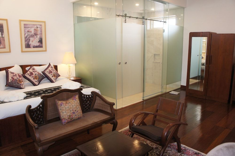 Heeren Palm Suites Junior Deluxe Suite 6