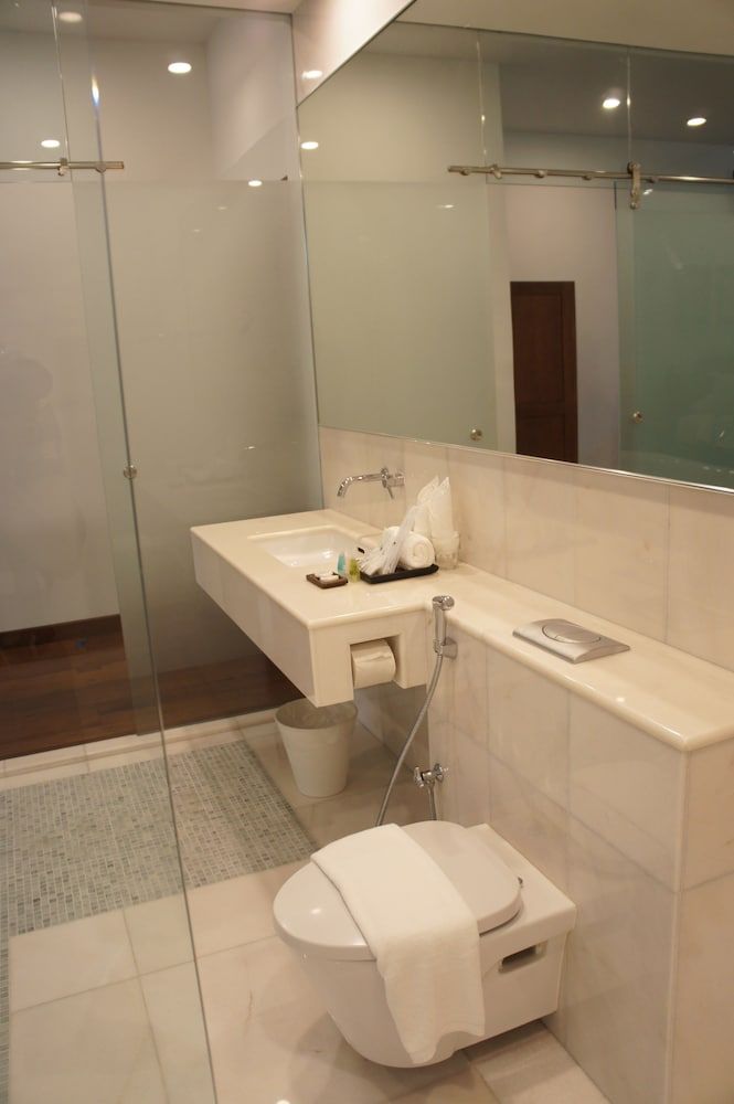 Heeren Palm Suites Junior Deluxe Suite 5