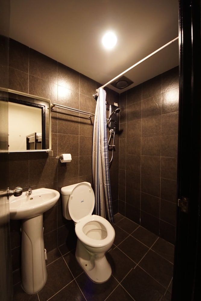 Tulip Hotel Bunk Room 3