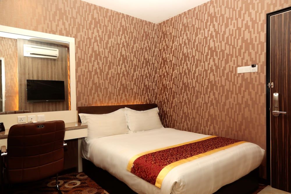 undefined Golden Valley Hotel 3