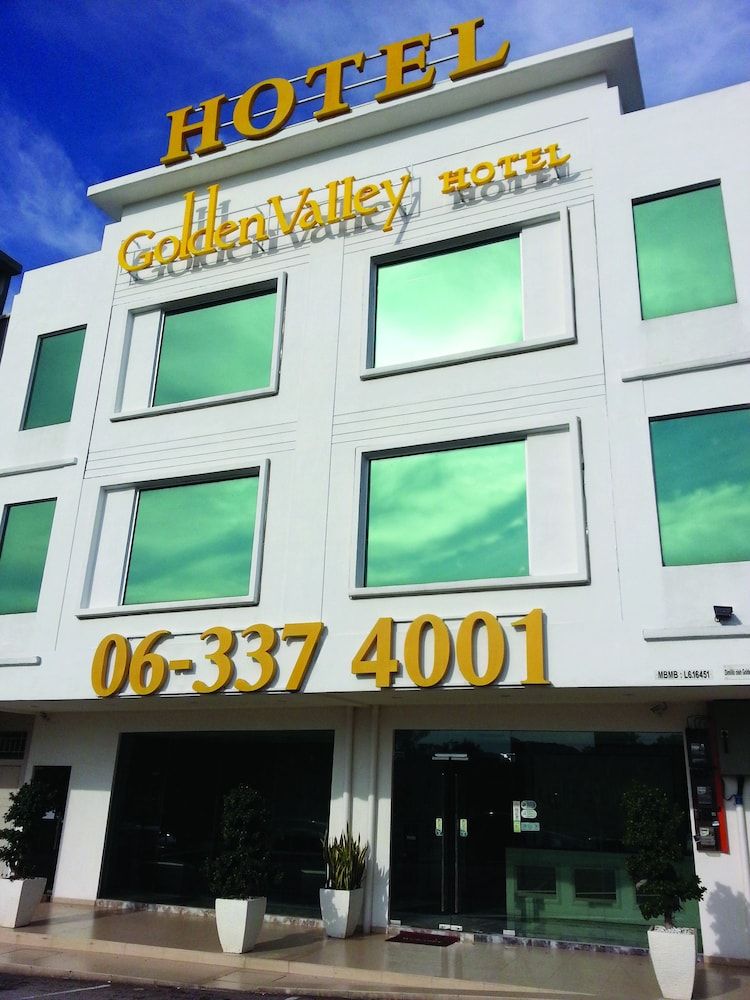undefined Golden Valley Hotel 6