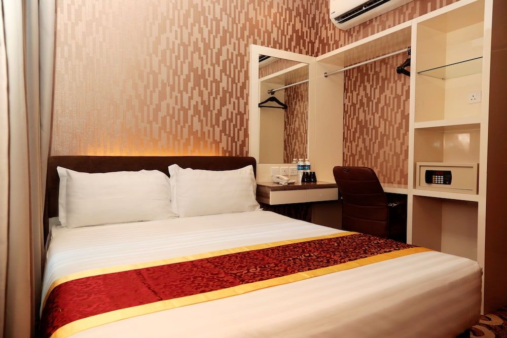 undefined Golden Valley Hotel 5