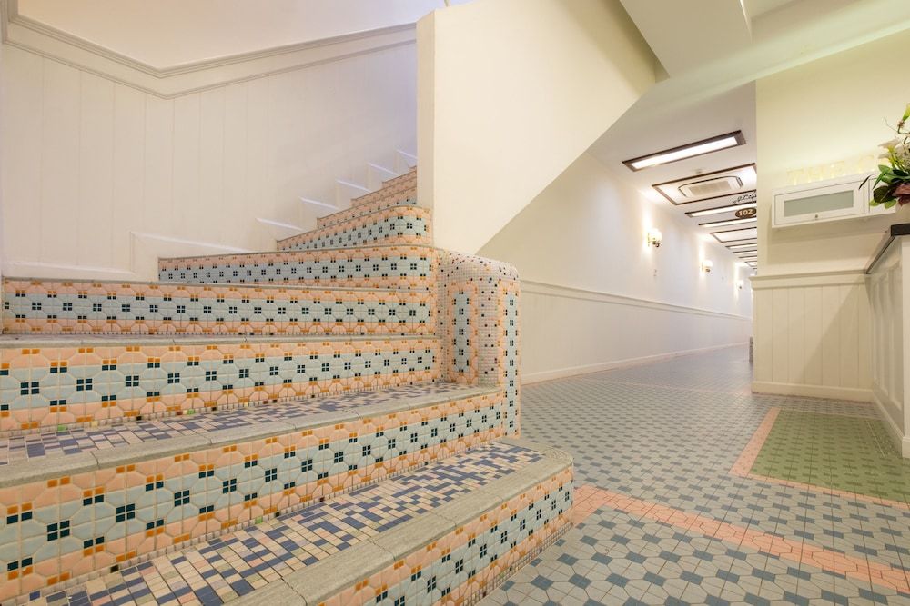 undefined The Chambers 8