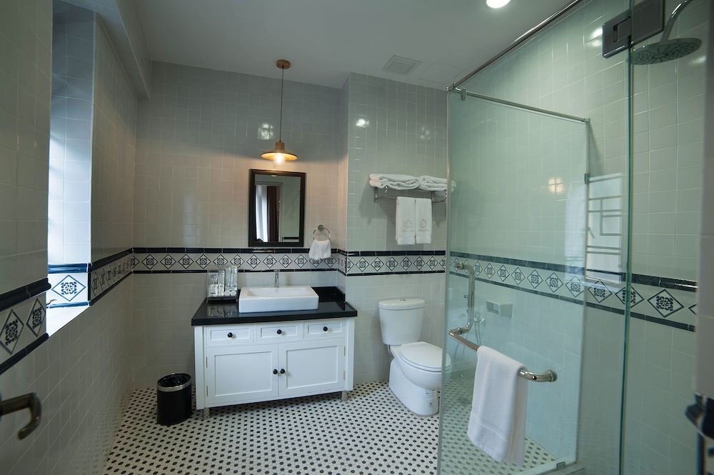 The Chambers Family Quadruple Room, 2 Queen Beds, Private Bathroom, Partial Ocean View 8