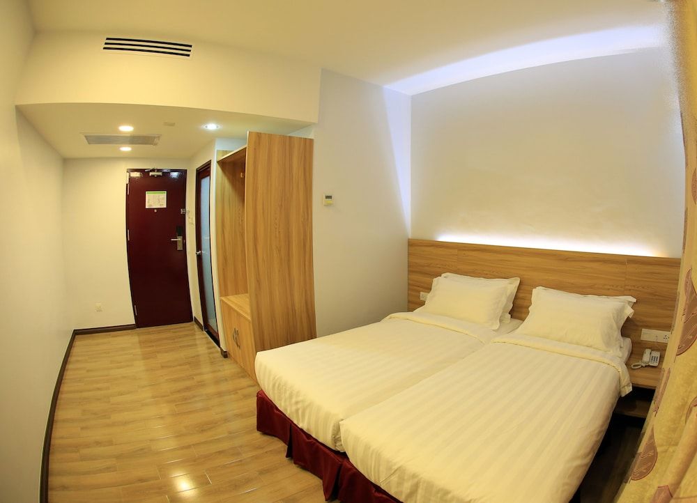 City Garden Hotel Deluxe Twin Room, Sea View 2